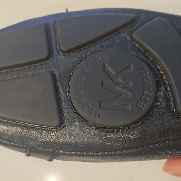 Michael Kors black Signature Ballet Flats with gold emblem. Size 8M. - Picture 9 of 9